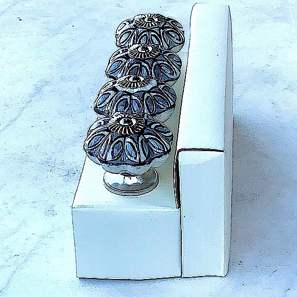 INSTANT FURNITURE UPDATE KNOBS PULLS GREY BLACK WHITE SILVER SILVER SET OF 4 NEW - Picture 5 of 7